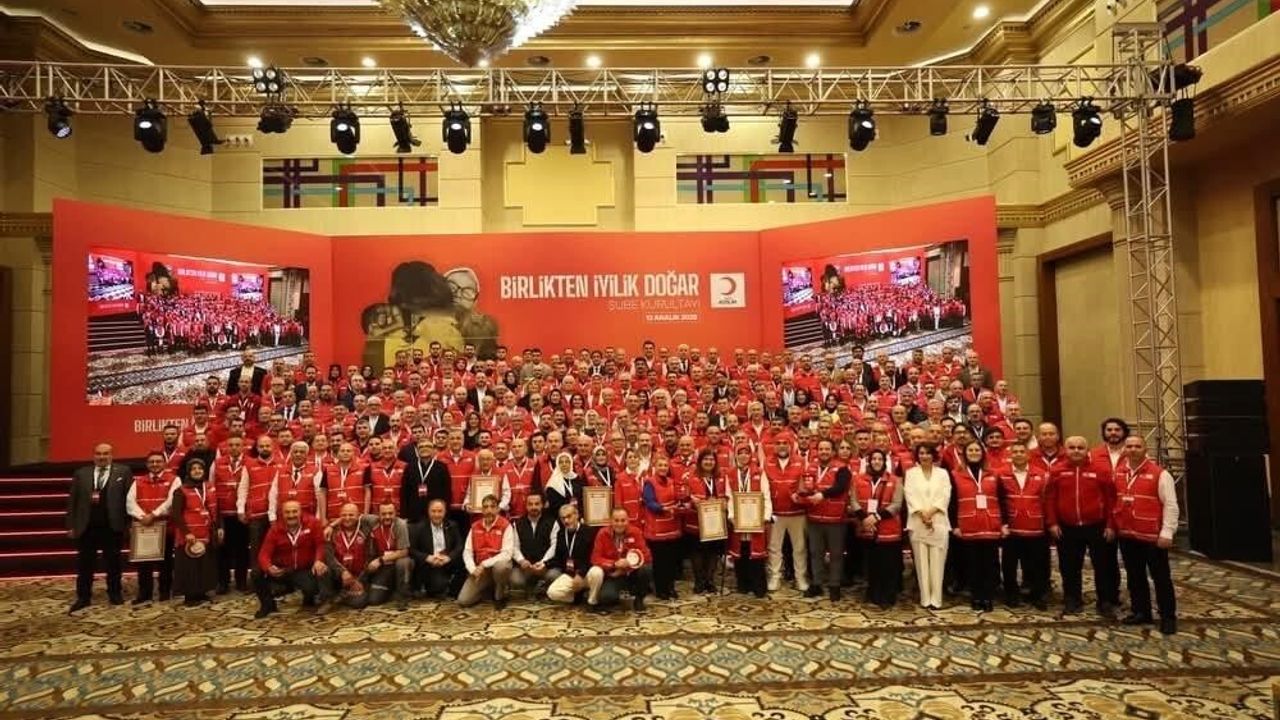 Kızılay Muradiye Şubesi İyilikte Türkiye Birincisi Oldu