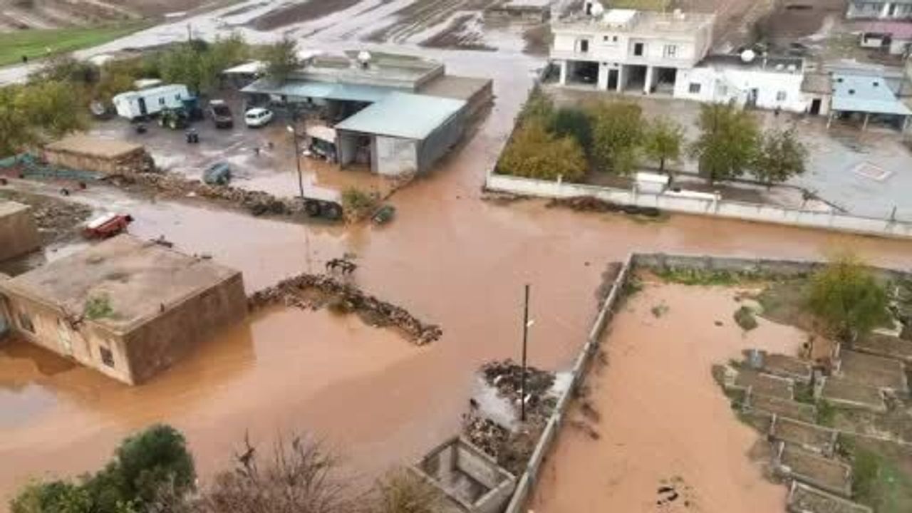 Kızıltepe'de Sağanak Yağış Sonrası Su Baskınları