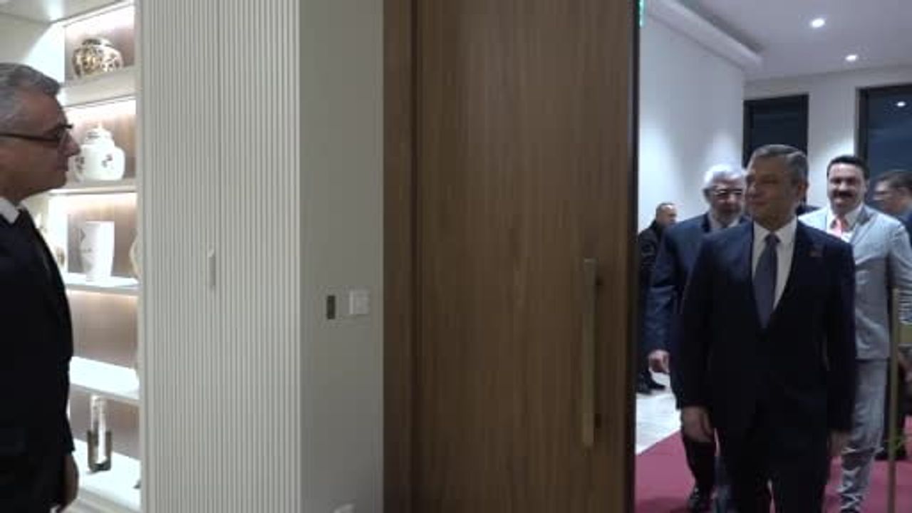 KKTC Cumhurbaşkanı Erhürman, CHP Lideri Özel'i Kabul Etti