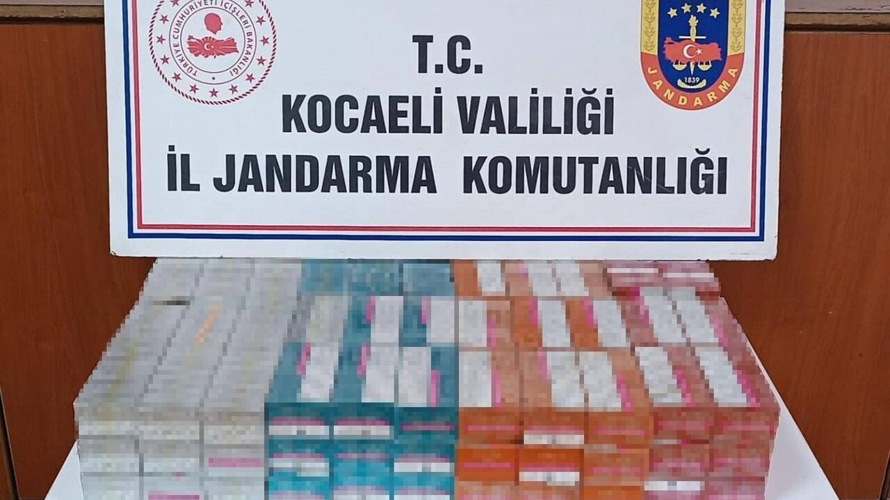 Kocaeli'de 2,6 Milyon TL'lik Kaçak Gözlük ve Tütün Operasyonu