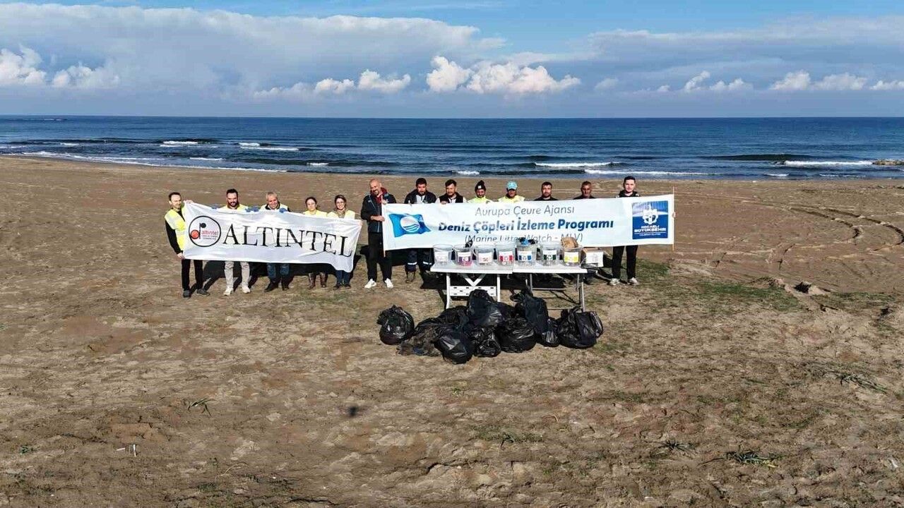 Kocaeli'de Deniz Çöpü Mücadelesi: Uzunkum Lahana Koyu'nda Temizlik Faaliyeti