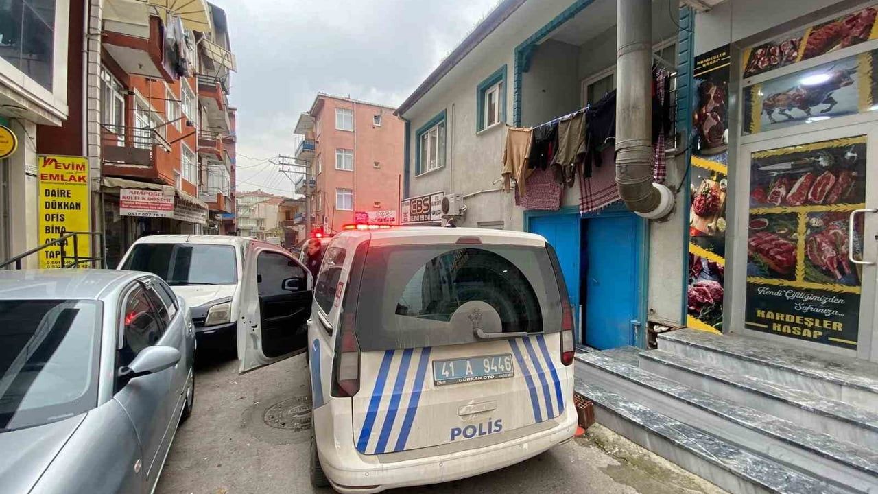 Kocaeli'de Gırtlak Kanseri Hastası Oto Yıkama Dükkanında Hayatını Kaybetti