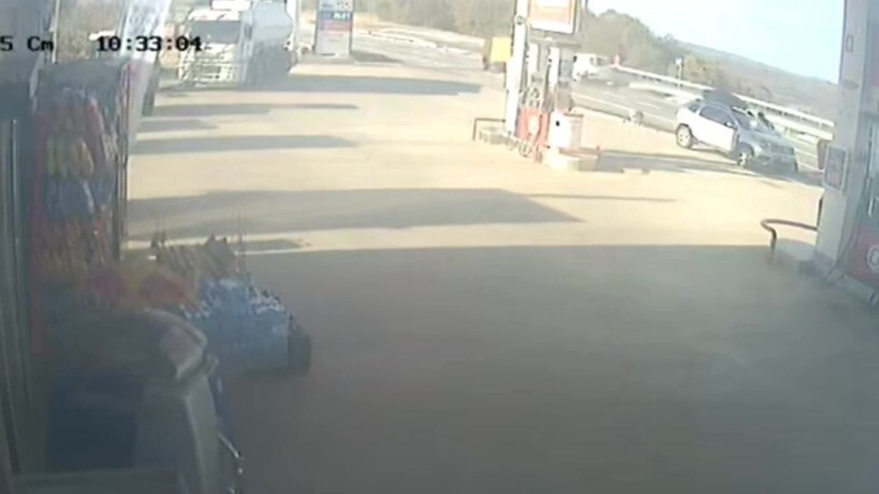 Kocaeli'de İki Araç Çarpıştı: İki Yaralı