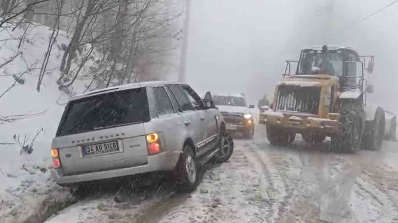 Kocaeli'de Kar Yağışı Etkili, Ekipler Seferber Oldu