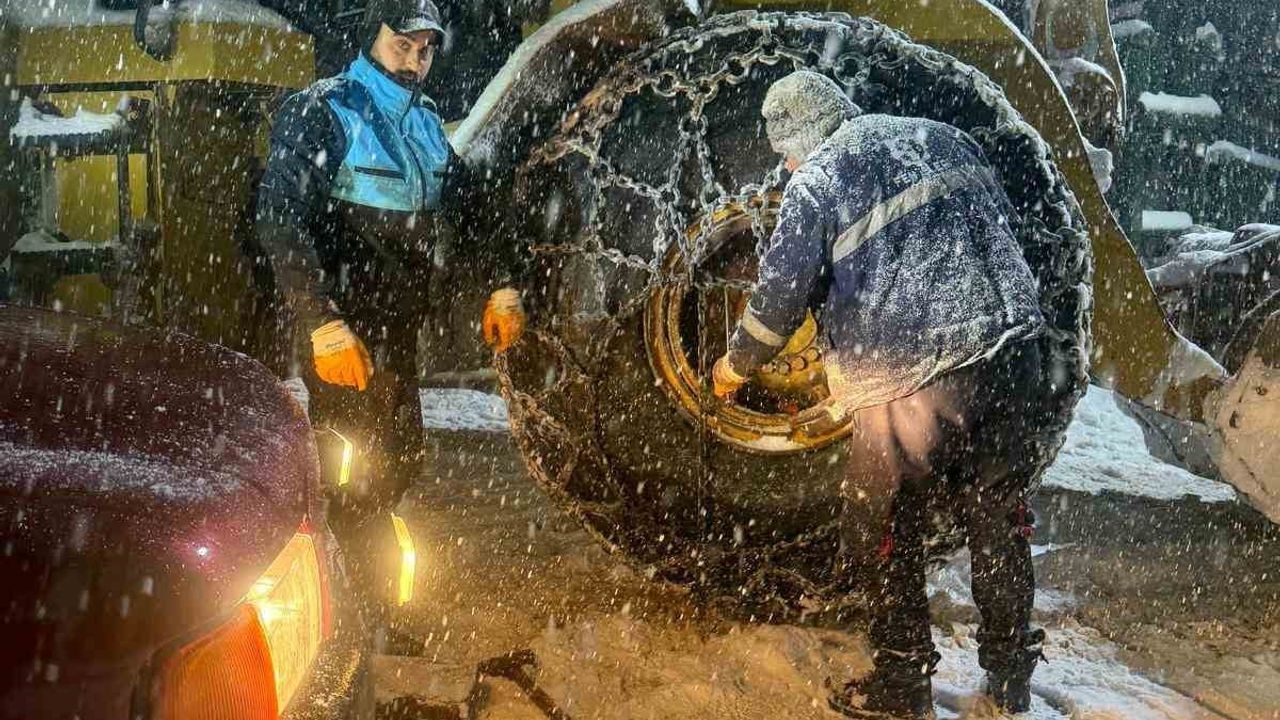 Kocaeli'de Karla Mücadele Çalışmaları Devam Ediyor