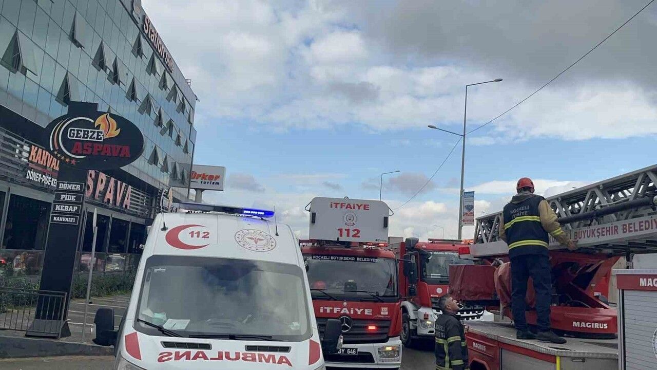 Kocaeli'de Restoranda Yangın: Bir Yaralı, Otel Boşaltıldı