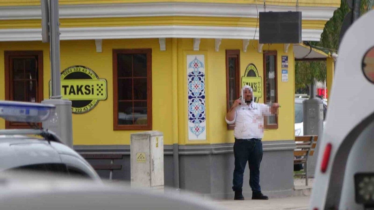 Kocaeli'de Taksi Durağında Silahlı Şahıs Etkisiz Hale Getirildi