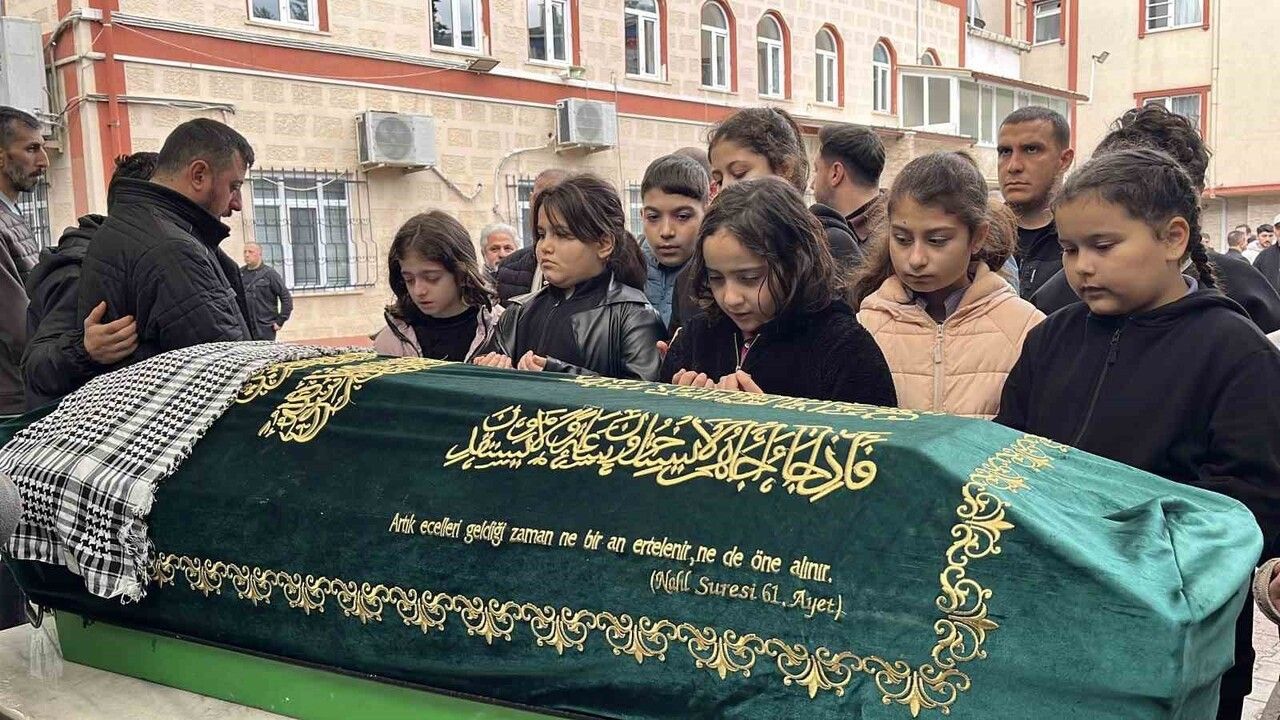 Kocaeli'de Trafik Kazasında Hayatını Kaybeden Miraç İslam'ın Cenazesi Gözyaşlarıyla Uğurlandı