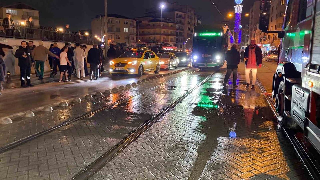 Kocaeli'de Yaşlı Kadının Tramvayın Altında Kalması