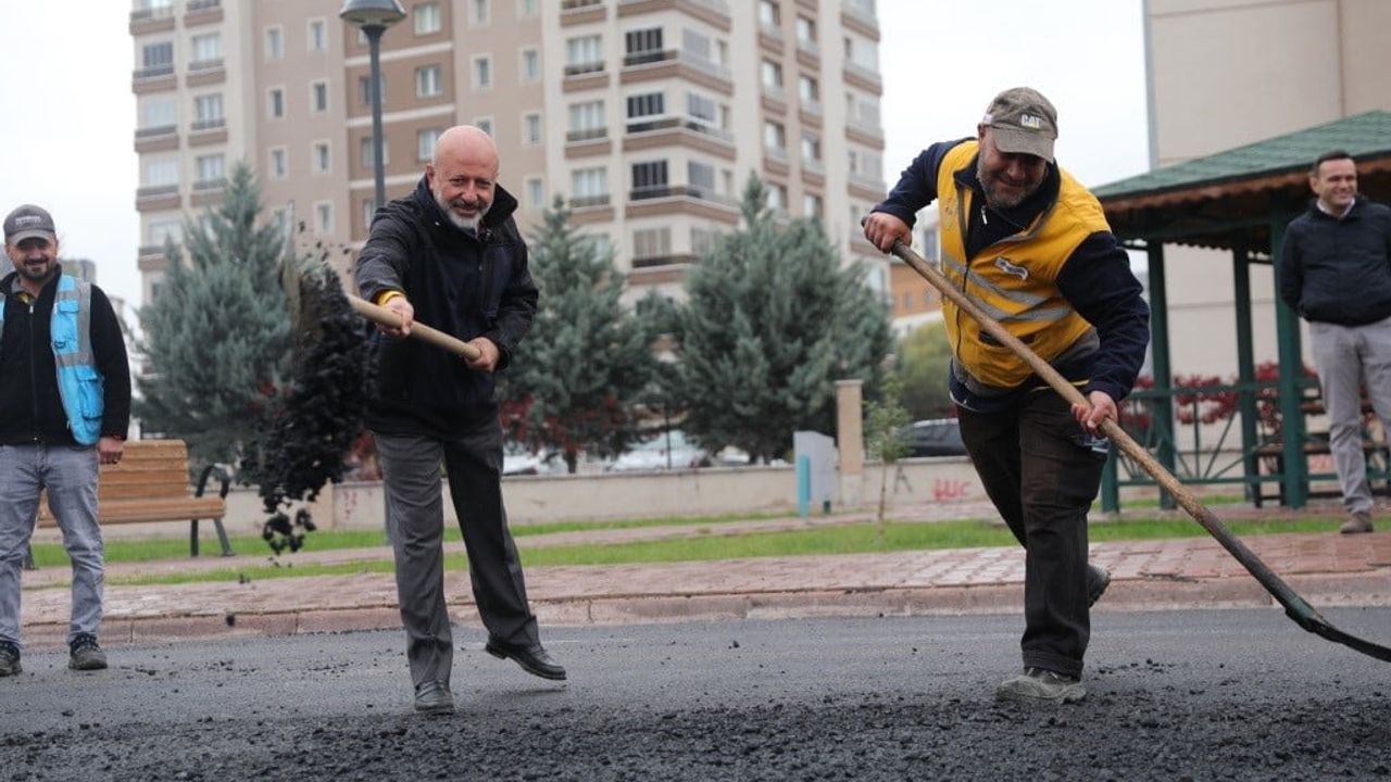Kocasinan'da Asfalt Seferberliği: 8 Yılda 1085 Kilometre Yol Yapıldı