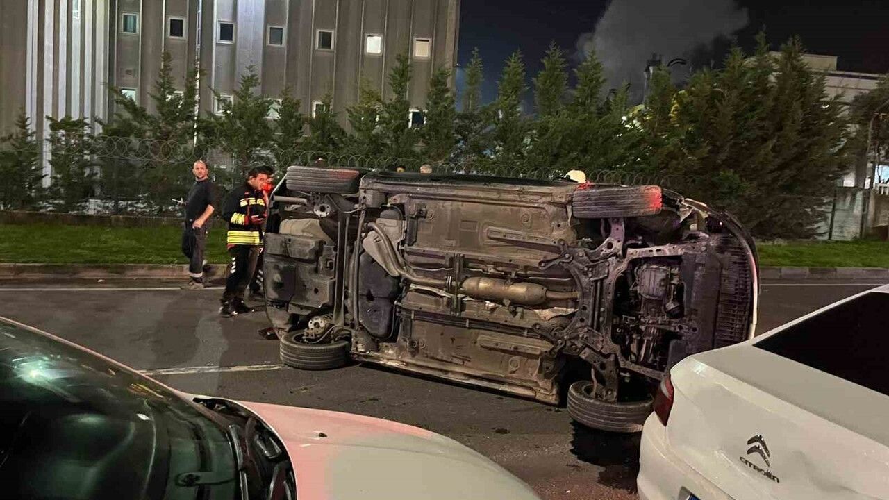 Kontrolden Çıkan Alkollü Sürücü Park Halindeki Araçlara Çarptı