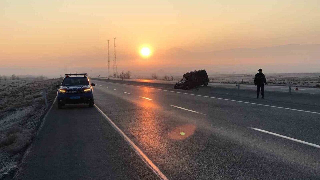 Konya'da Hafif Ticari Araç Takla Attı: 1 Yaralı