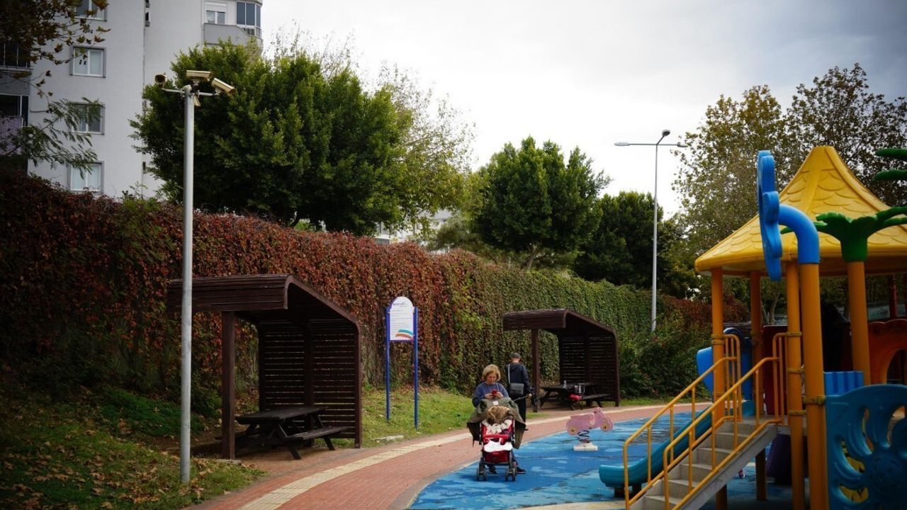 Konyaaltı'nda Park Güvenliği İçin Kameralar Kuruluyor