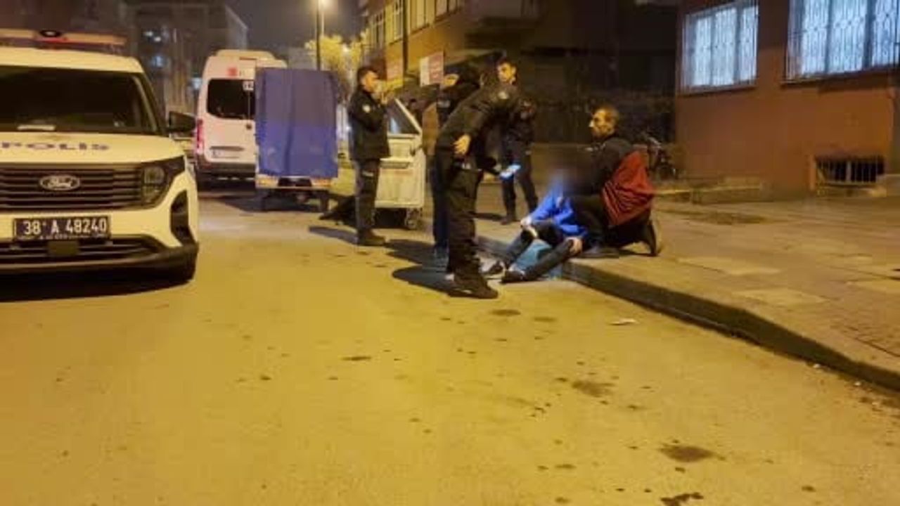 Köpek Yüzünden Bıçaklı Kavga: 1 Yaralı