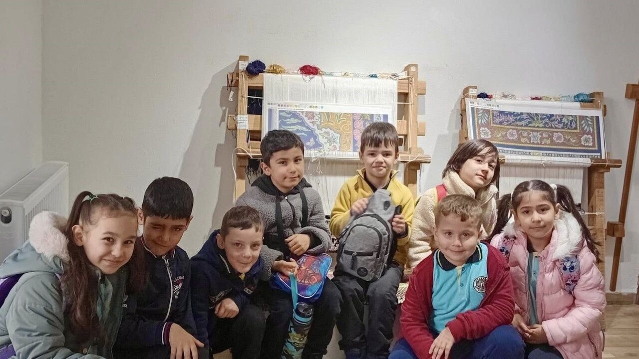 Körfez'de Öğrenciler Hereke Halısını İnceledi