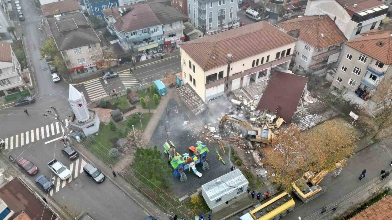 Körfez'de Riskli Bina Yıkımı Gerçekleştirildi