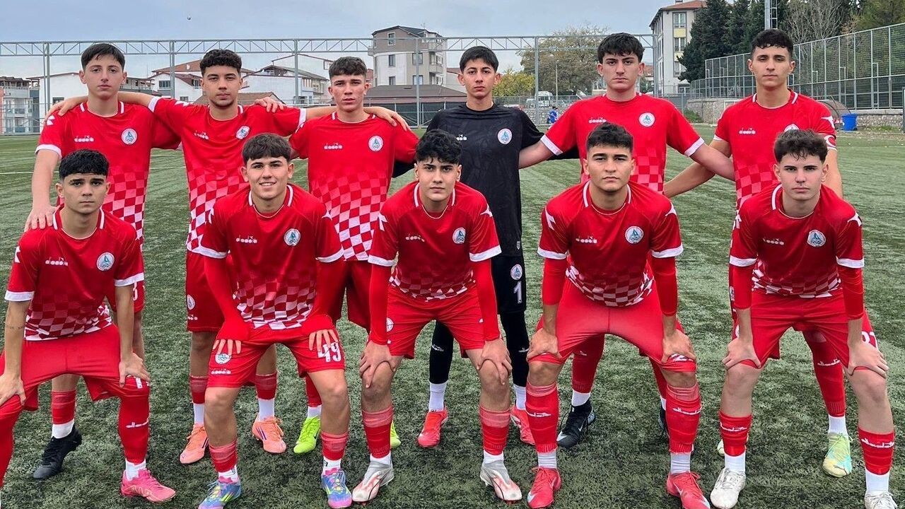 Körfez Gençlerbirliği U18 Takımı, Liderliğini Devam Ettiriyor