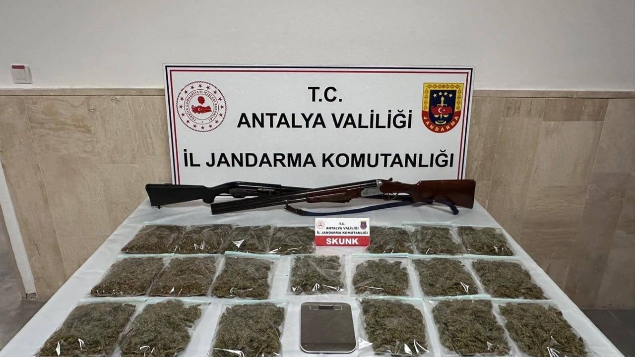 Korkuteli'de Uyuşturucu Operasyonu: 3 Kişi Gözaltında