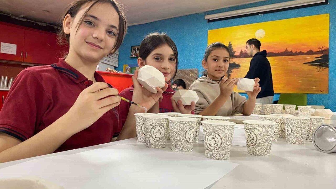 Kötekli Gençlik Merkezi'nde Sanat Atölyeleri
