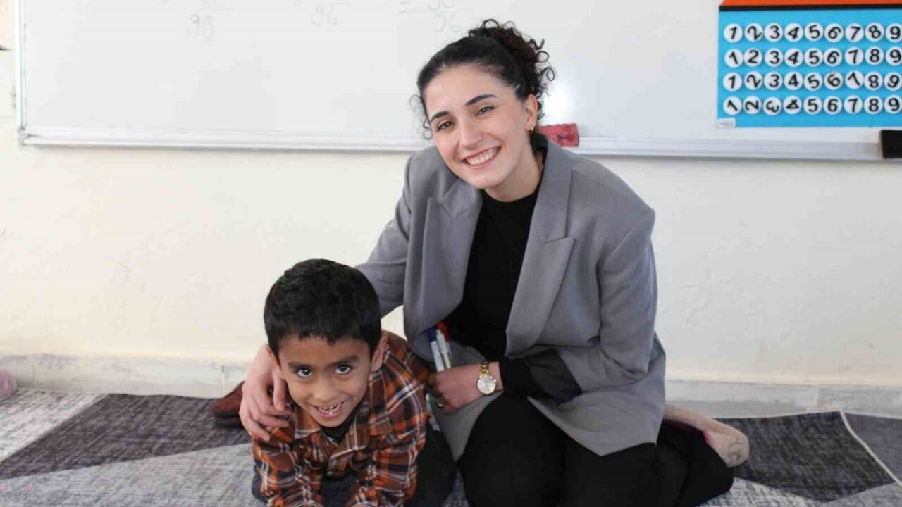 Köy Okulunda Umut Veren Öğretmen: Şeyma Nur Ataş