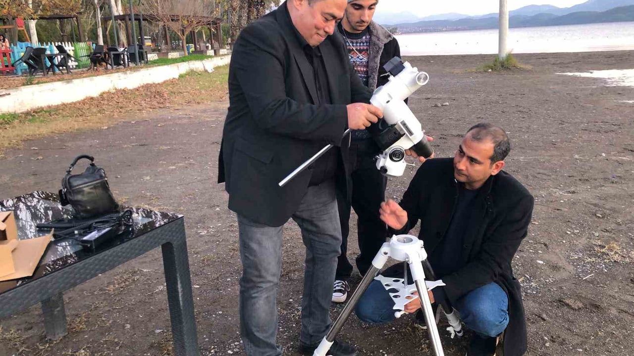 Köyceğiz’de Öğrenciler Ay’ı Teleskopla Gözlemledi