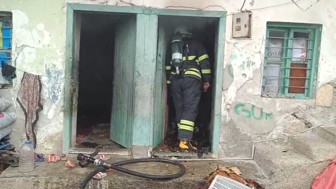 Kozan'da Ev Yangını Kontrol Altına Alındı