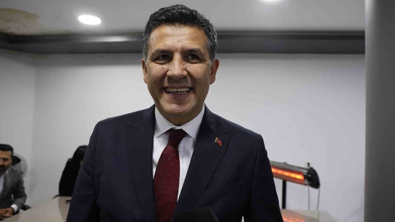 Kozan Halk Korosu İlk Konserini Verdi