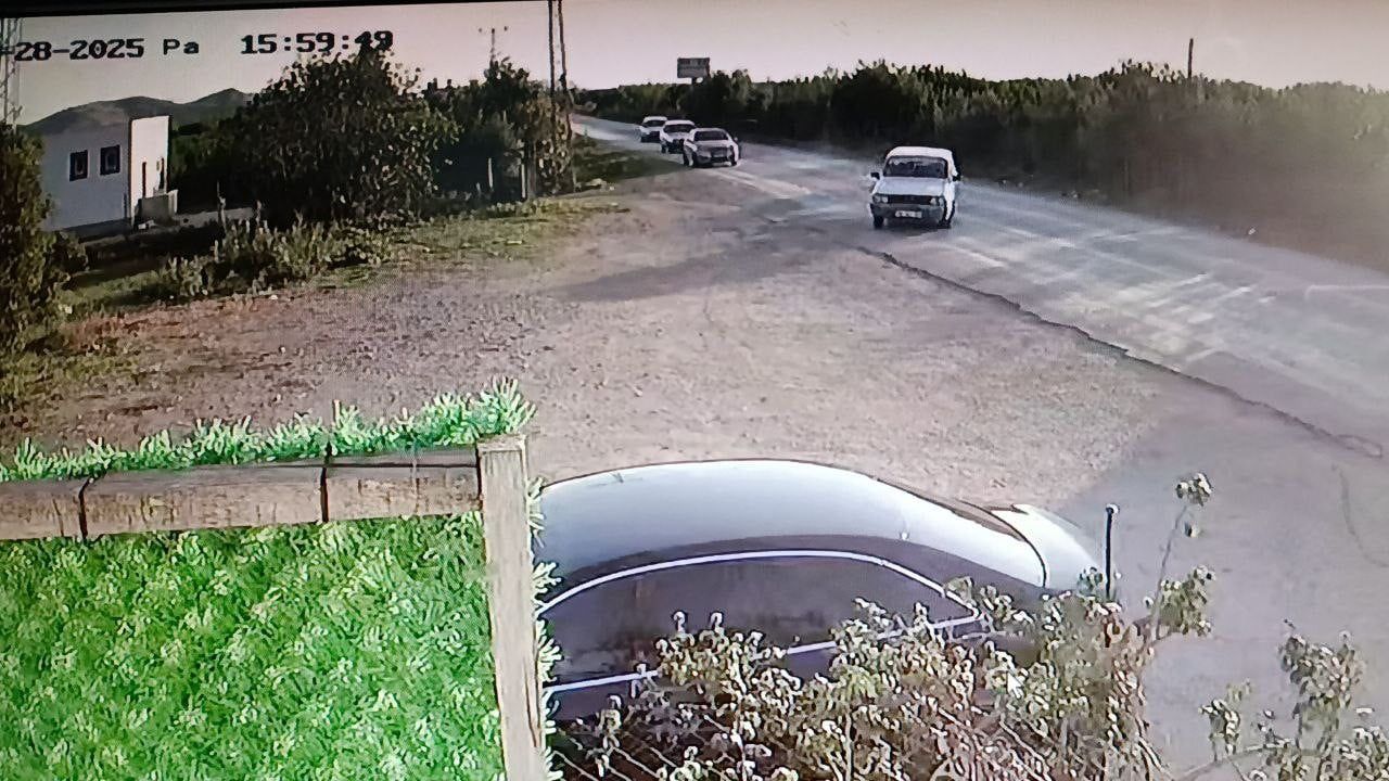 Kozan-Kadirli Yolunda Hatalı Sollama Kazası: 2 Yaralı