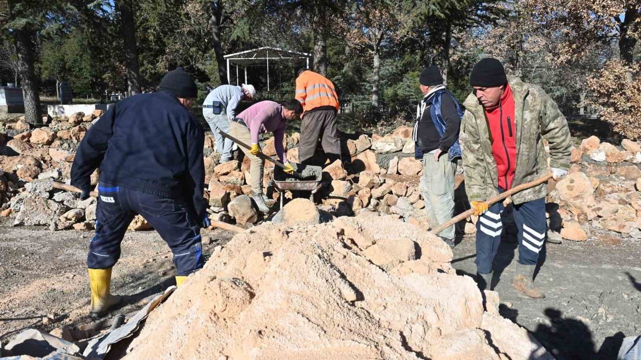 Kozluca Köyü Mezarlık Duvarı Yeniden İnşa Edildi