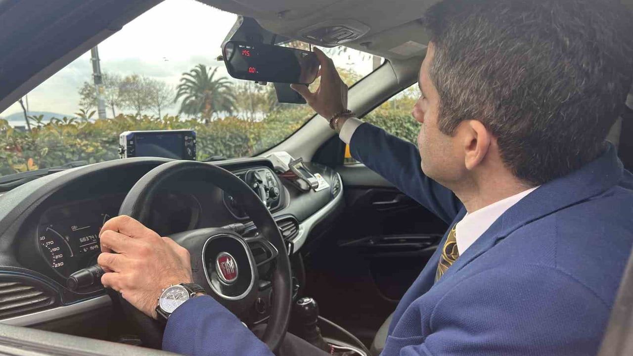 Kravatlı Taksici: Burak Yılmaz’ın Yeni İşi