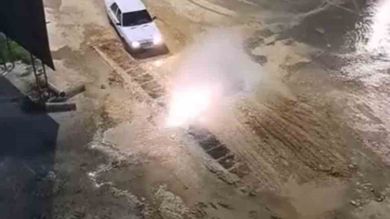 Krizi Fırsata Çeviren Vatandaş: Su Borusu Patladı