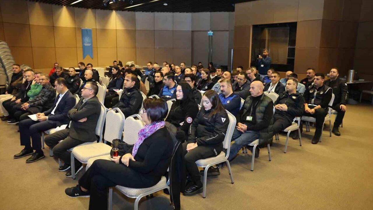 Küçükçekmece Belediyesi'nden Zabıta Personeline İletişim Eğitimi