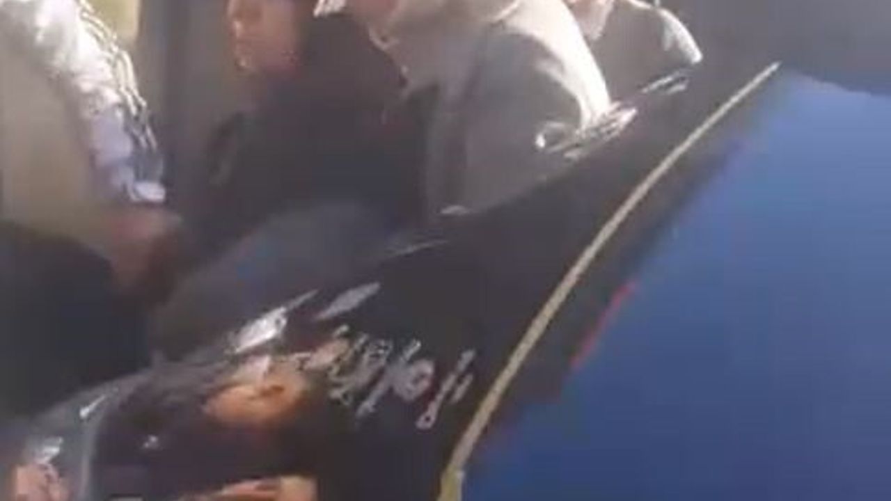 Küçükçekmece'de Minibüsten Düşen Yaşlı Kadına Yardım