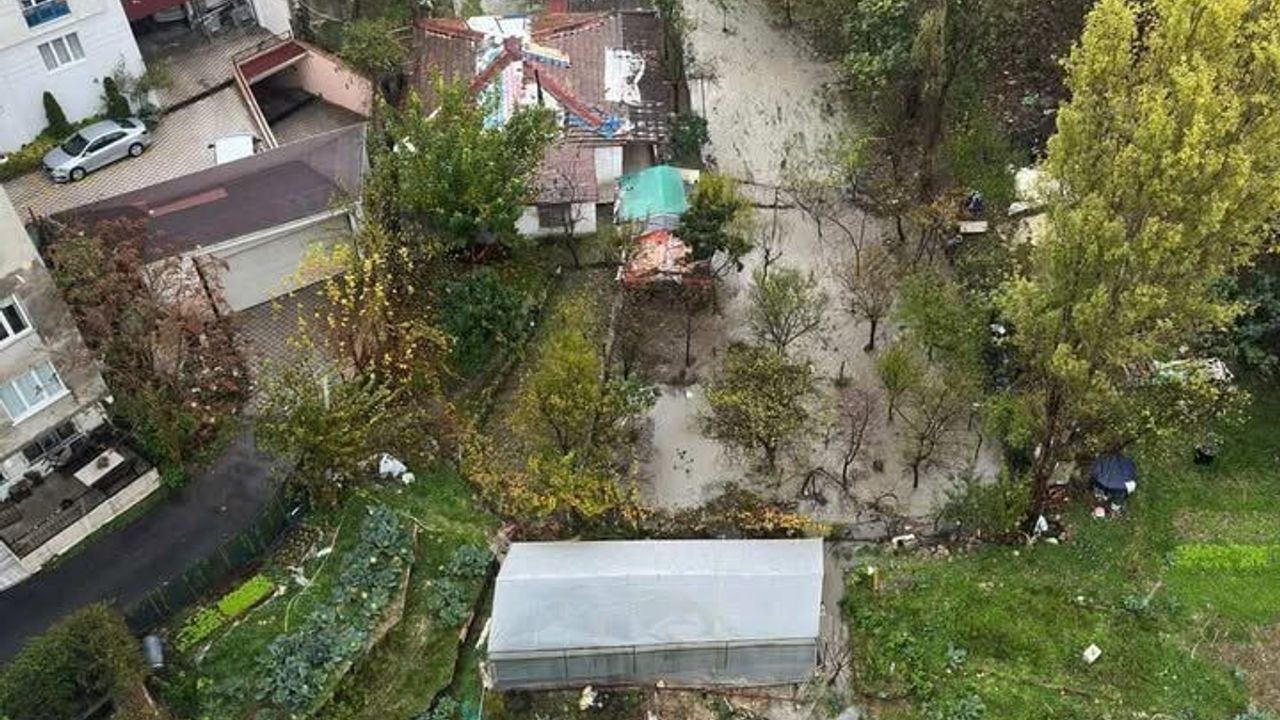 Küçükçekmece'de Otoparkı Su Basti