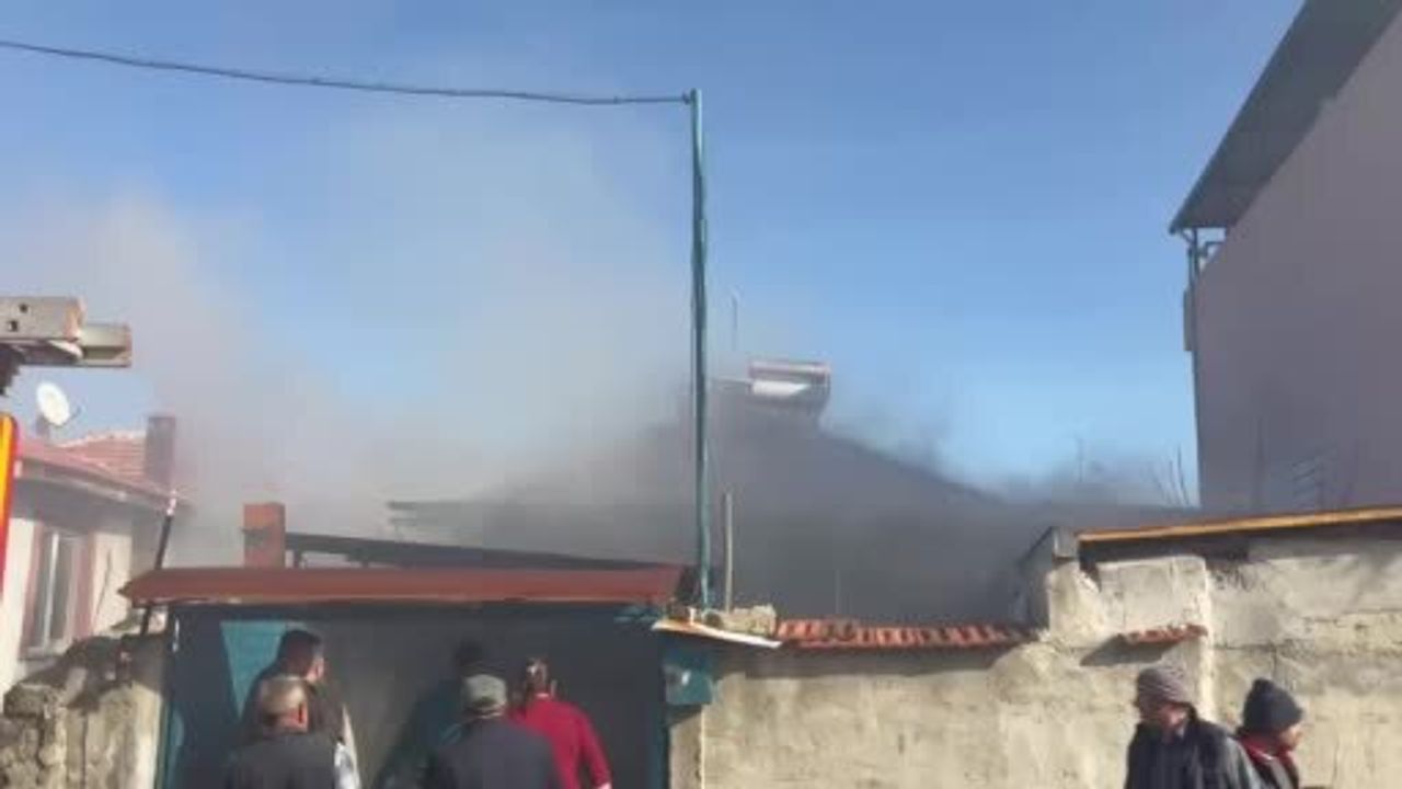 Kula'da Müstakil Evde Yangın Paniğe Yol Açtı