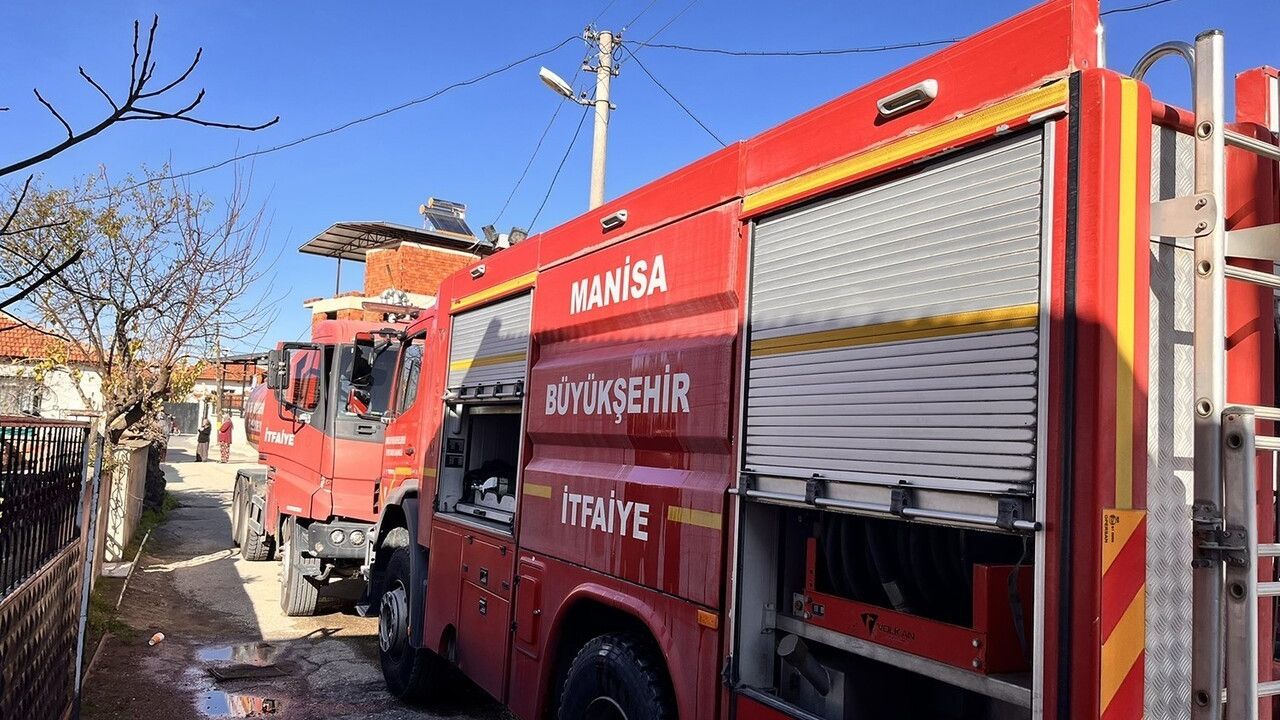 Kula'da Tek Katlı Evde Yangın Paniği