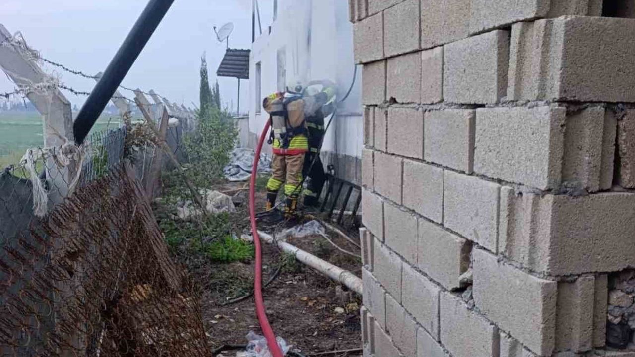 Kumlu'da Müstakil Evde Yangın Çıktı