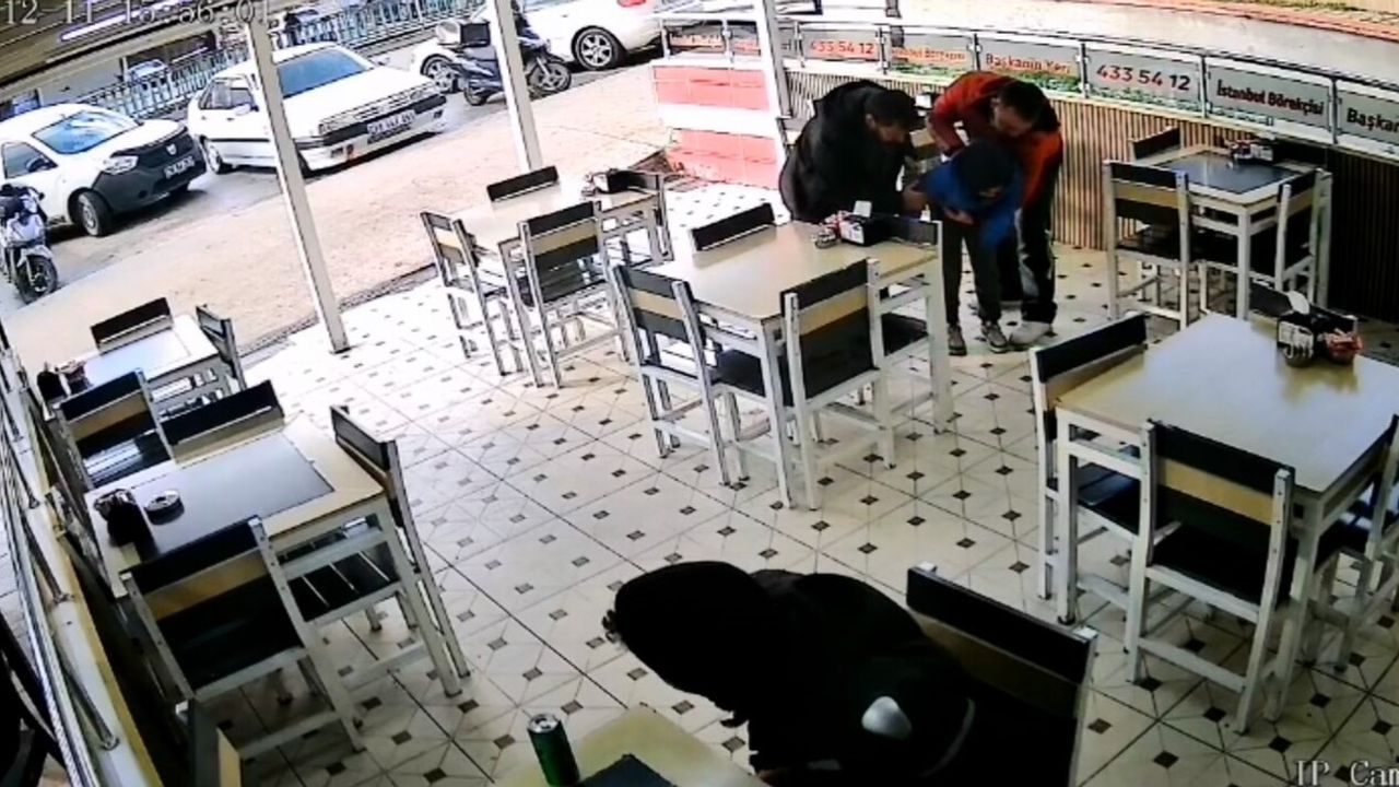 Kurye, Heimlich manevrası ile boğulma tehlikesi yaşayan çocuğu kurtardı