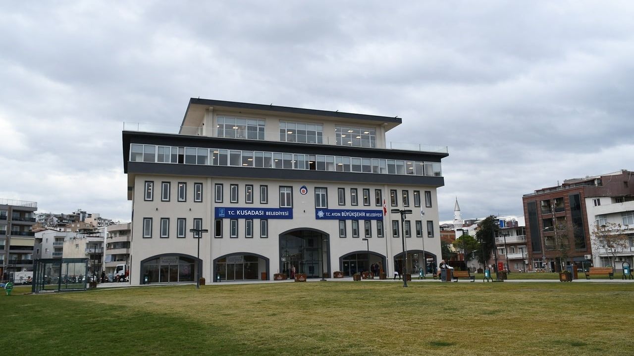 Kuşadası Belediyesi'nden Açıklama: İş Akitleri Feshedildi