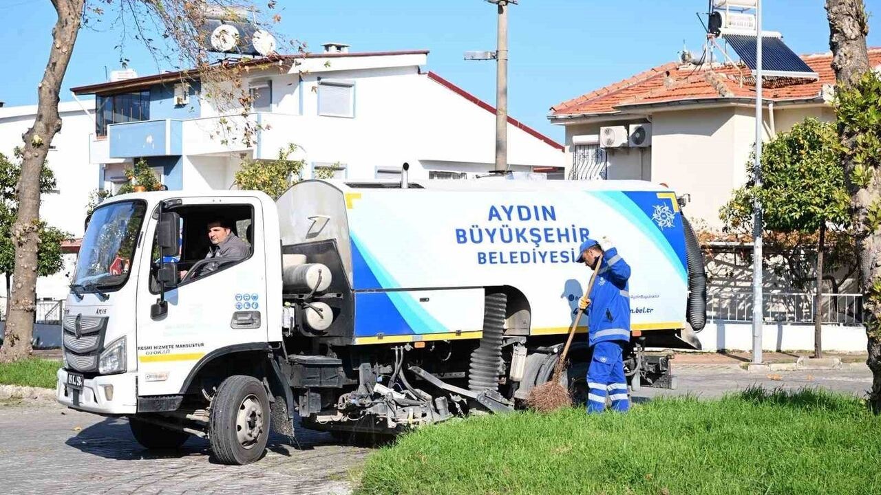 Kuşadası'nda Temizlik Seferberliği