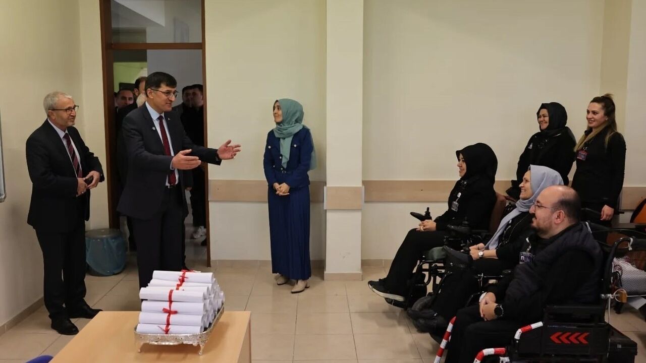 Kütahya Belediyesi Personeli İşaret Dili Sertifikası Aldı