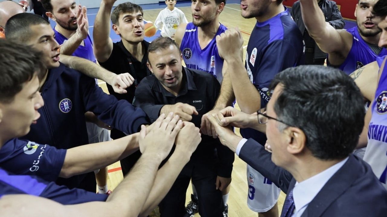 Kütahya Belediyespor Zirve Takibine Devam Ediyor