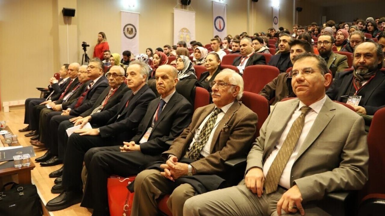 Kütahya'da 14. Yüzyıl Anadolusu Sempozyumu Düzenlendi