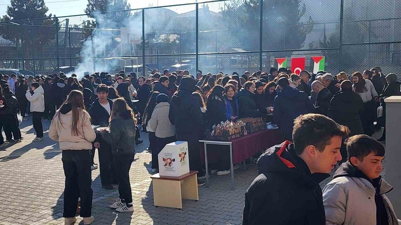 Kütahya'da Filistin'e Destek İçin Hayır Çarşısı