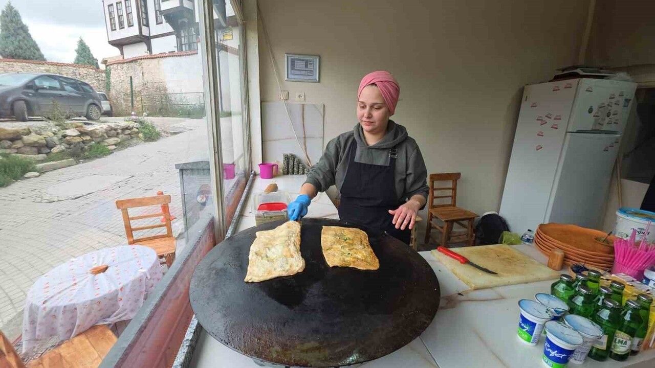 Kütahya'da Geleneksel Gözleme İle Geçmişi Yaşatıyor