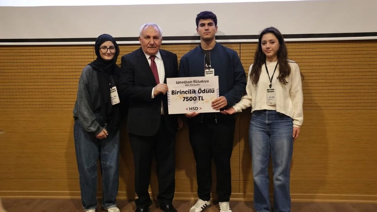 Kütahya'da Genç Zihinlerin Ideathon Fırtınası