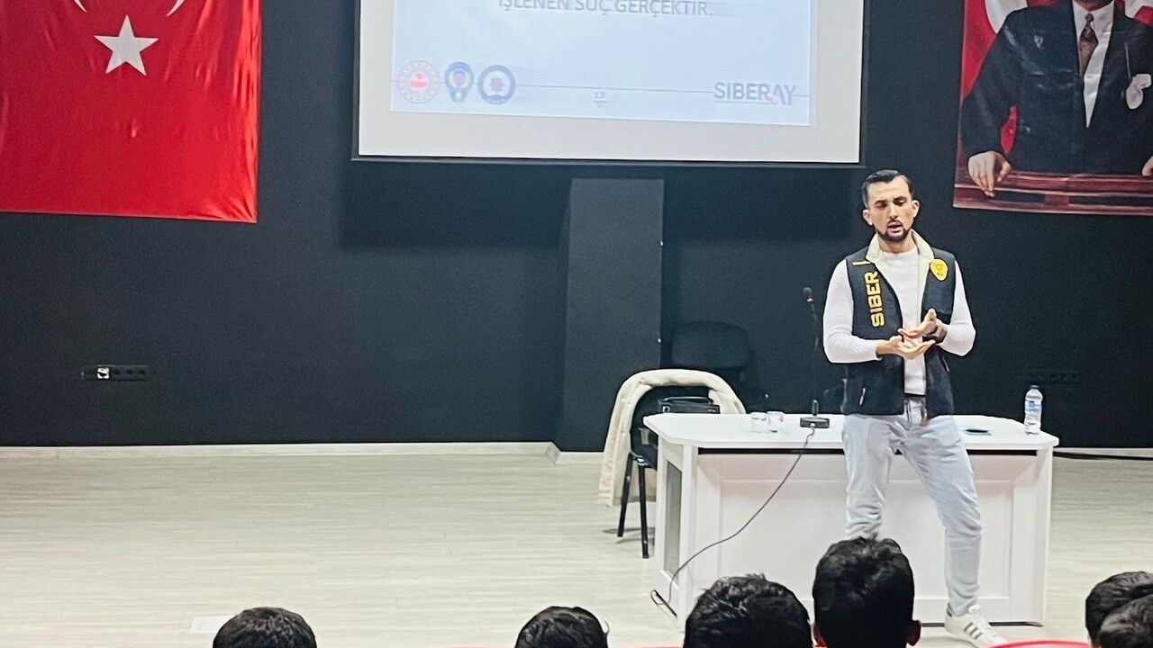 Kütahya'da Gençlere Siber Farkındalık Semineri Düzenlendi