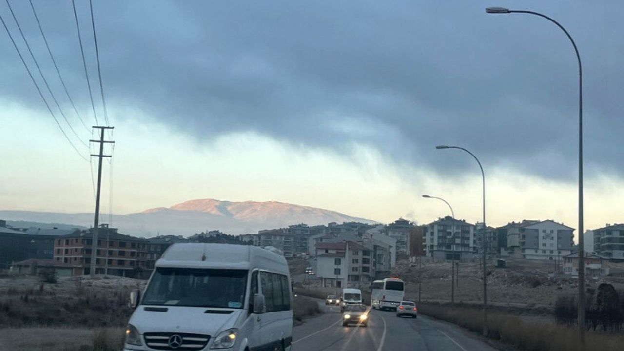 Kütahya'da Sabahın Bulut Manzarası ve Sis