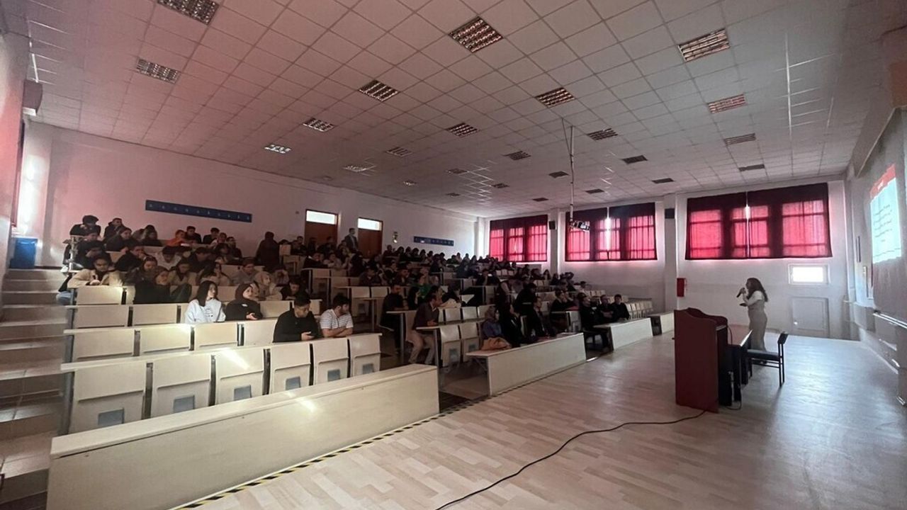 Kütahya Dumlupınar Üniversitesi'nde Kadına Yönelik Şiddetle Mücadele Eğitimi Gerçekleştirildi