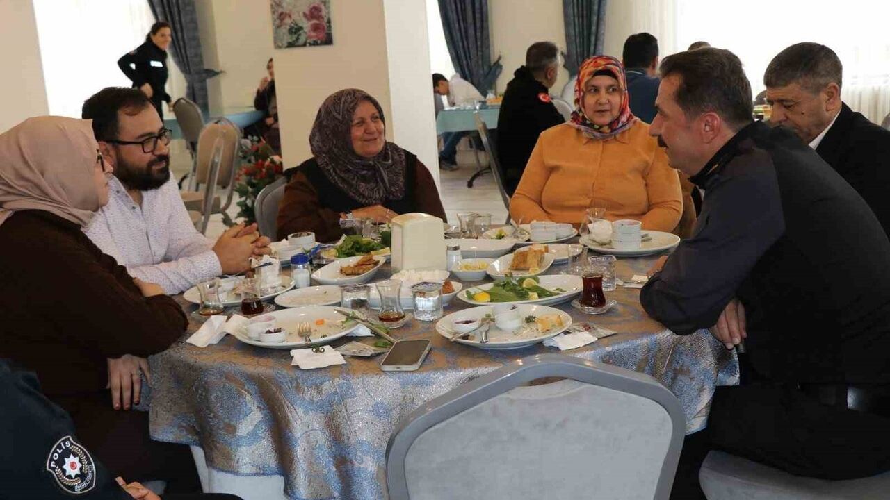 Kütahya Emniyeti'nden Şehit Aileleri ve Gazilere Kahvaltı